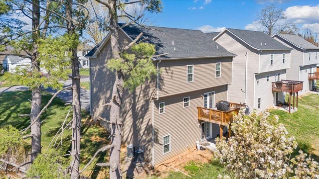 3230 Clearview DR, Roanoke, VA 24018