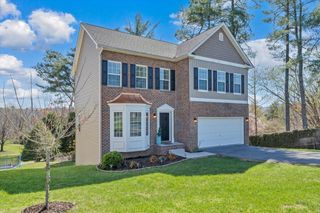3230 Clearview DR, Roanoke, VA 24018