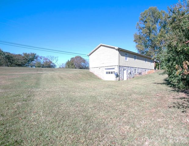 4186 Horseshoe Bend Road, Hudson, NC 28638