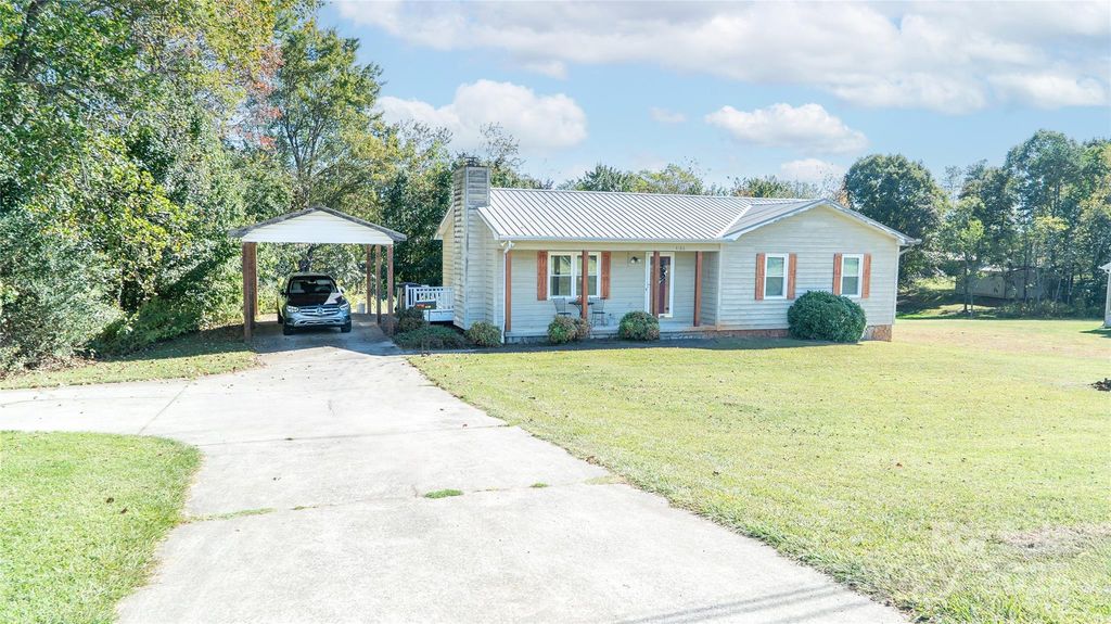 4186 Horseshoe Bend Road, Hudson, NC 28638