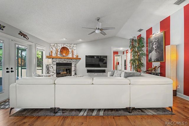2222 S Bolton Avenue, Homosassa, FL 34448