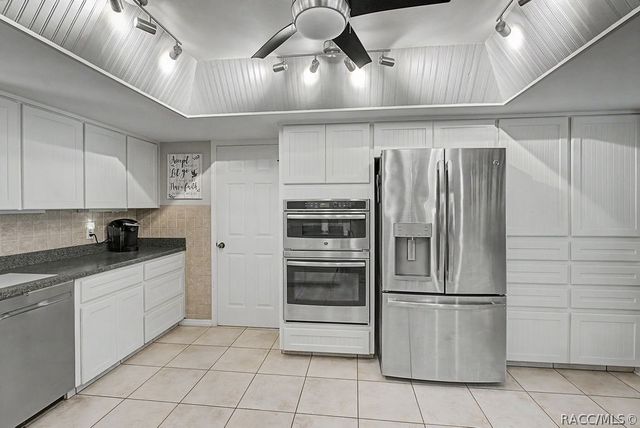2222 S Bolton Avenue, Homosassa, FL 34448