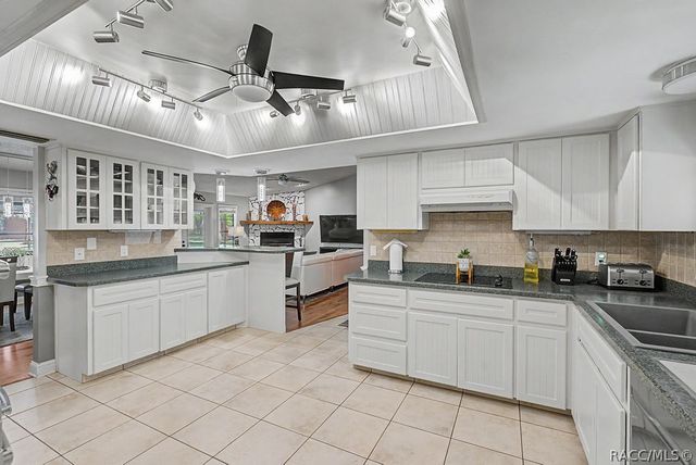 2222 S Bolton Avenue, Homosassa, FL 34448