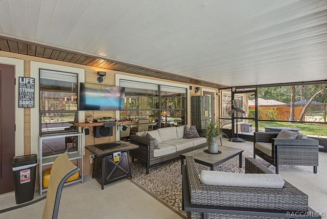 2222 S Bolton Avenue, Homosassa, FL 34448