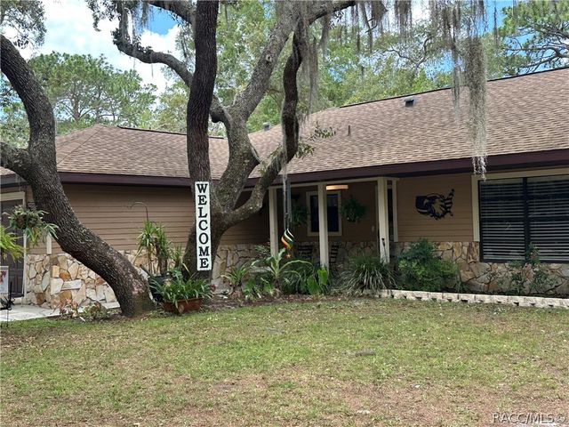 2222 S Bolton Avenue, Homosassa, FL 34448