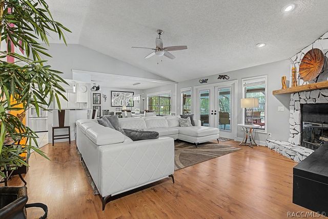 2222 S Bolton Avenue, Homosassa, FL 34448