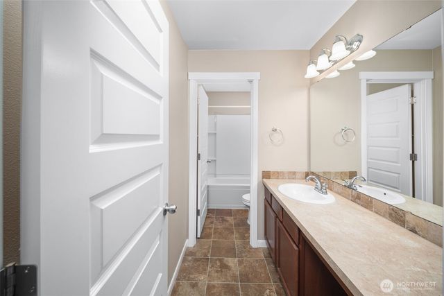 3952 Campus Willows Loop NE, Lacey, WA 98516