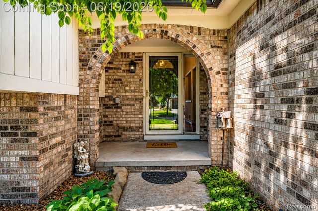 3433 Dobbin Drive, Sterling Heights, MI 48310