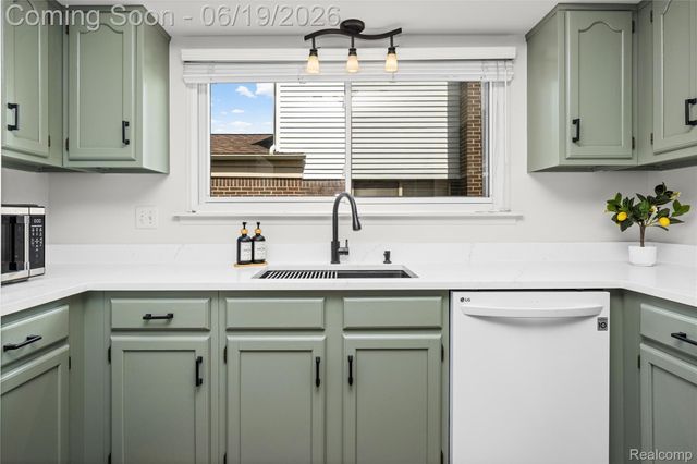 3433 Dobbin Drive, Sterling Heights, MI 48310