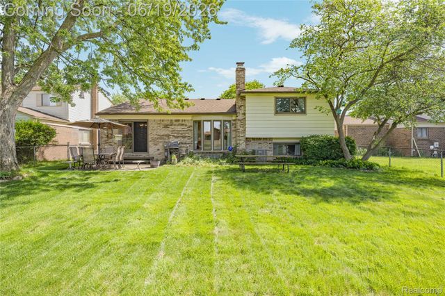 3433 Dobbin Drive, Sterling Heights, MI 48310