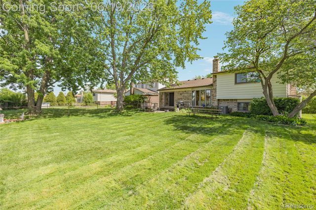3433 Dobbin Drive, Sterling Heights, MI 48310