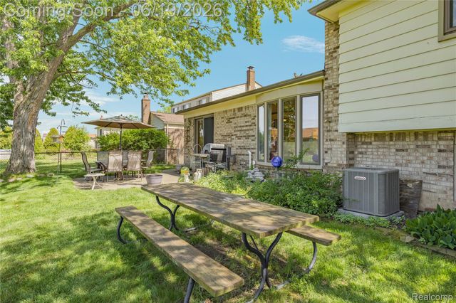 3433 Dobbin Drive, Sterling Heights, MI 48310