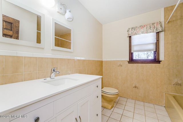 31 Devonshire Drive, Morganville, NJ 07751