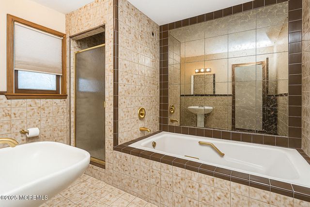 31 Devonshire Drive, Morganville, NJ 07751