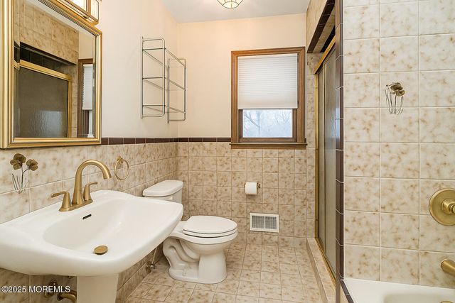 31 Devonshire Drive, Morganville, NJ 07751