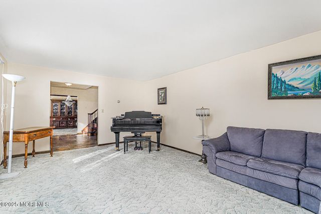 31 Devonshire Drive, Morganville, NJ 07751