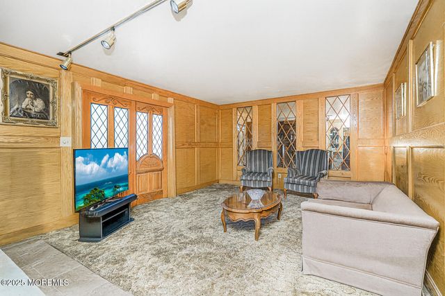 31 Devonshire Drive, Morganville, NJ 07751