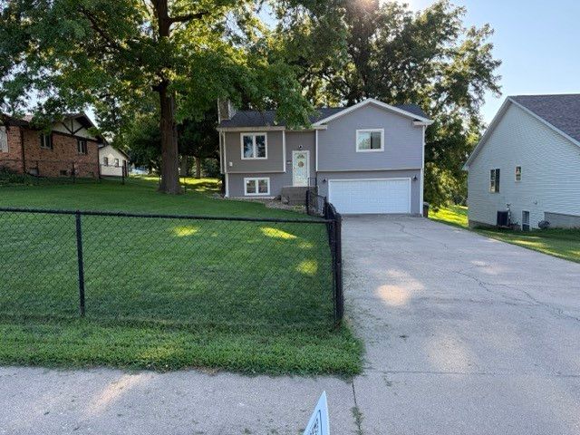 380 N Pleasant Hill Boulevard, Pleasant Hill, IA 50327