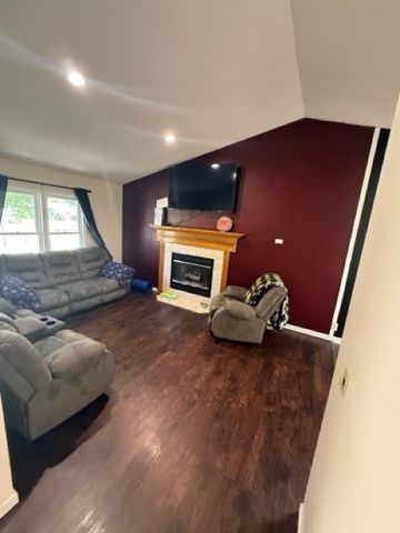 380 N Pleasant Hill Boulevard, Pleasant Hill, IA 50327