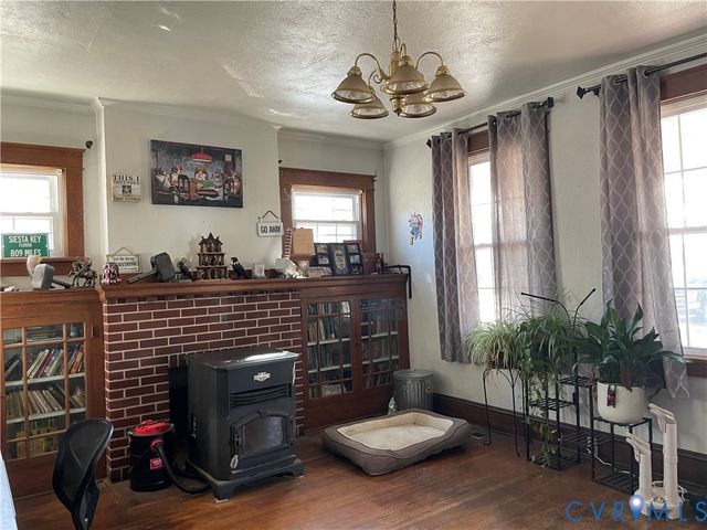 1825 Needham Dr, Victoria, VA 23974