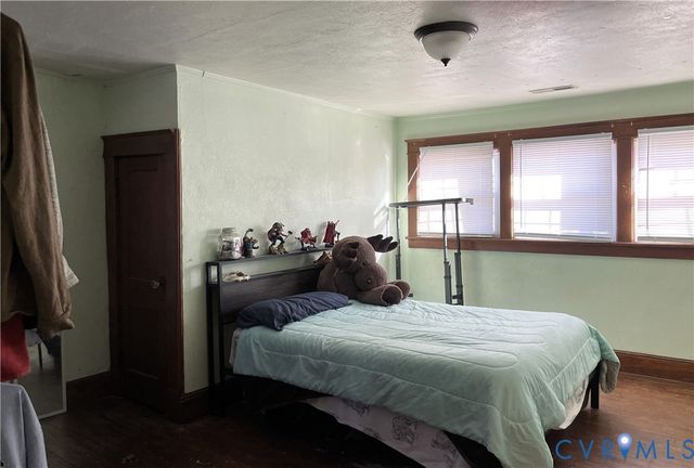 1825 Needham Dr, Victoria, VA 23974