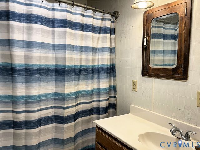 1825 Needham Dr, Victoria, VA 23974