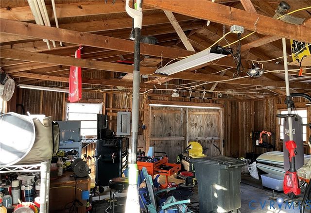 1825 Needham Dr, Victoria, VA 23974