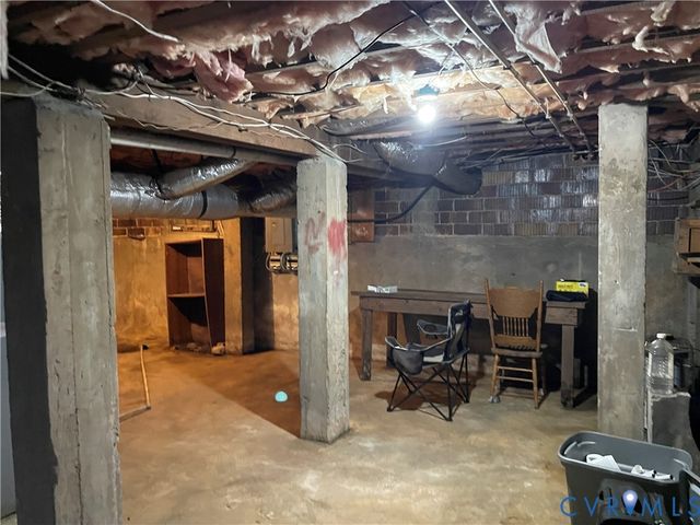 1825 Needham Dr, Victoria, VA 23974