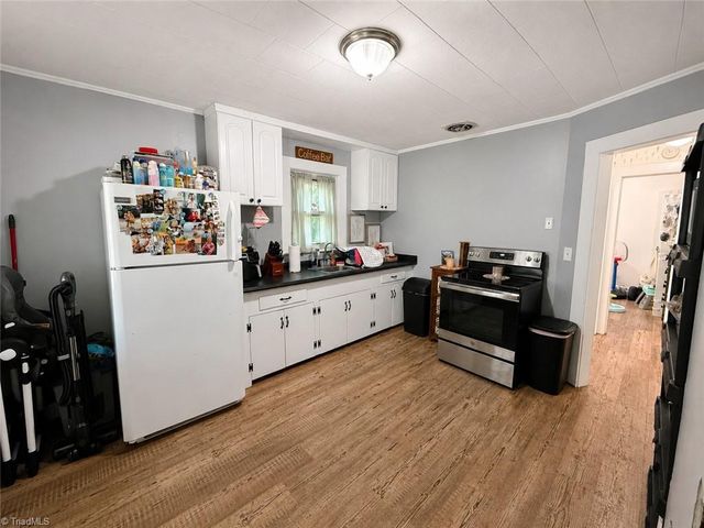 158 Wisconsin Avenue, Elkin, NC 28621
