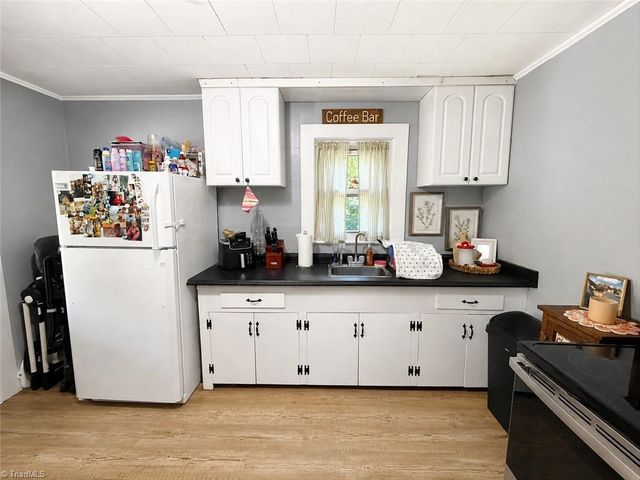 158 Wisconsin Avenue, Elkin, NC 28621