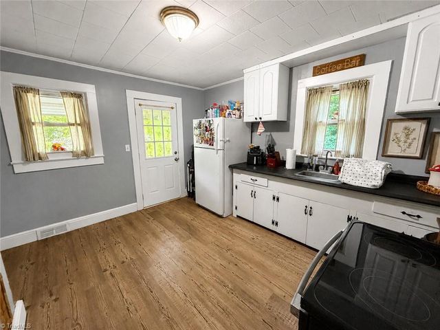 158 Wisconsin Avenue, Elkin, NC 28621