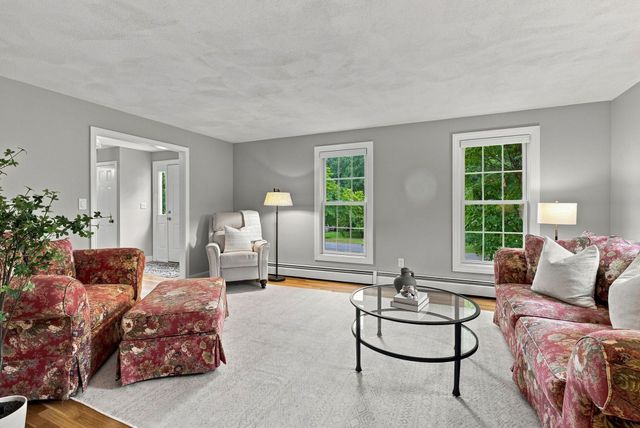 207 French Farm Rd, North Andover, MA 01845