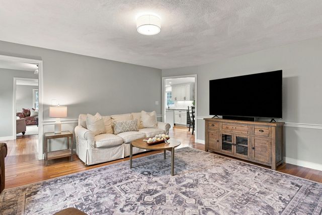 207 French Farm Rd, North Andover, MA 01845