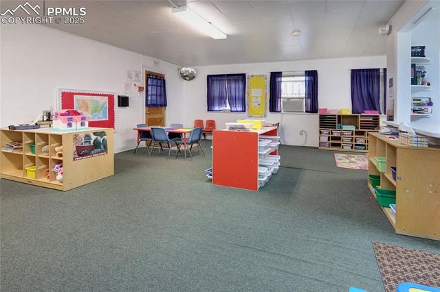 1015 W Cheyenne Road, Colorado Springs, CO 80906