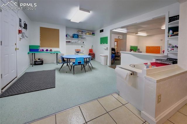 1015 W Cheyenne Road, Colorado Springs, CO 80906