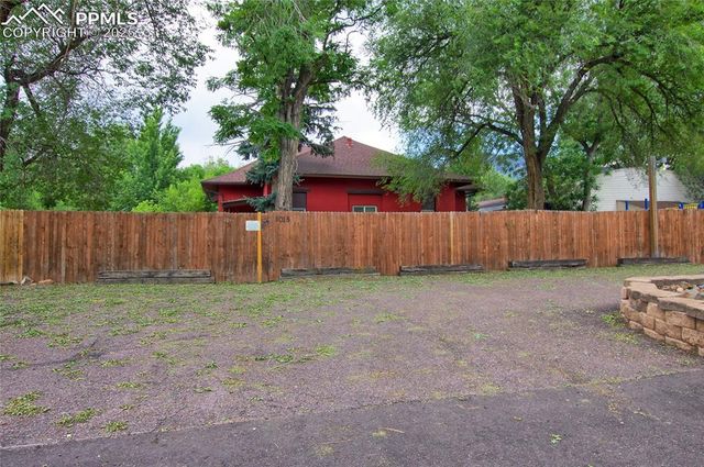 1015 W Cheyenne Road, Colorado Springs, CO 80906