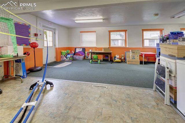 1015 W Cheyenne Road, Colorado Springs, CO 80906