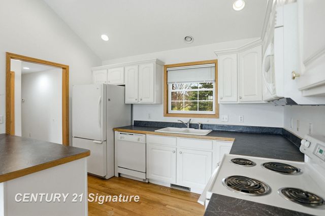 1215 Kennely Road, Saginaw, MI 48609