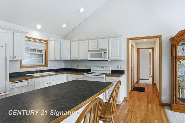 1215 Kennely Road, Saginaw, MI 48609