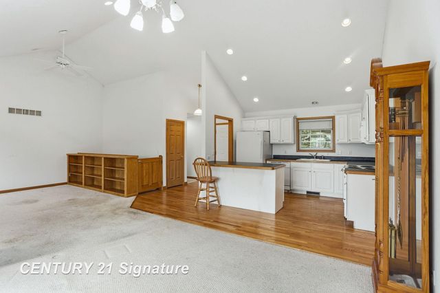 1215 Kennely Road, Saginaw, MI 48609