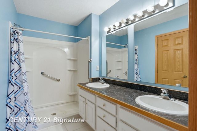 1215 Kennely Road, Saginaw, MI 48609