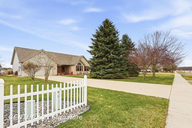 1215 Kennely Road, Saginaw, MI 48609