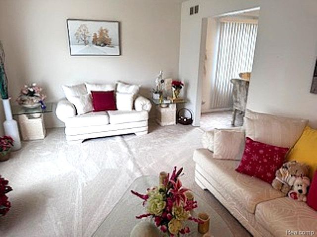 16931 Edwards Avenue, Southfield, MI 48076