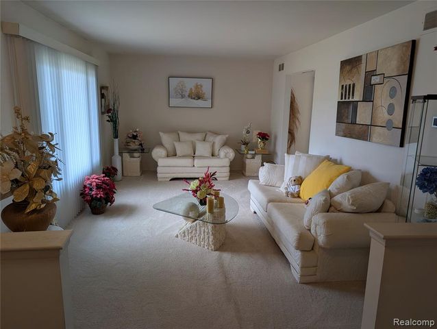 16931 Edwards Avenue, Southfield, MI 48076