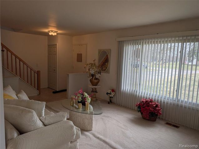 16931 Edwards Avenue, Southfield, MI 48076