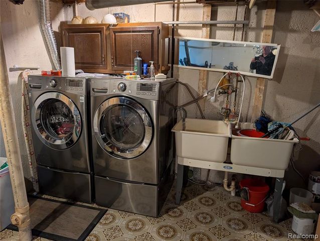 16931 Edwards Avenue, Southfield, MI 48076