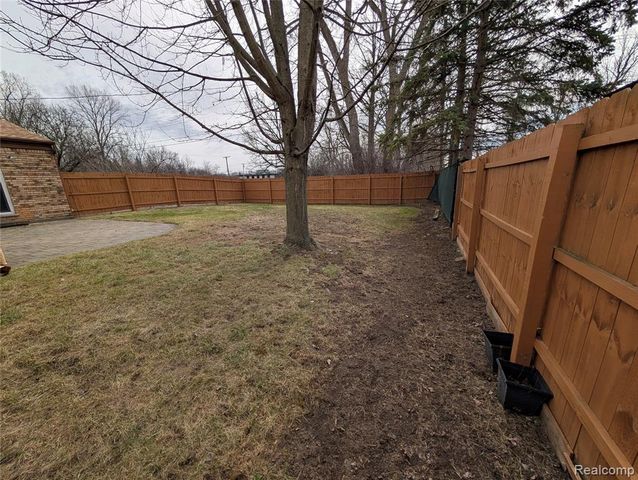 16931 Edwards Avenue, Southfield, MI 48076