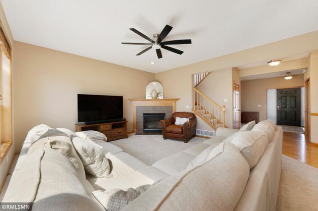 1774 Fox Run, Shakopee, MN 55379