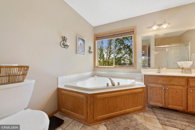 1774 Fox Run, Shakopee, MN 55379