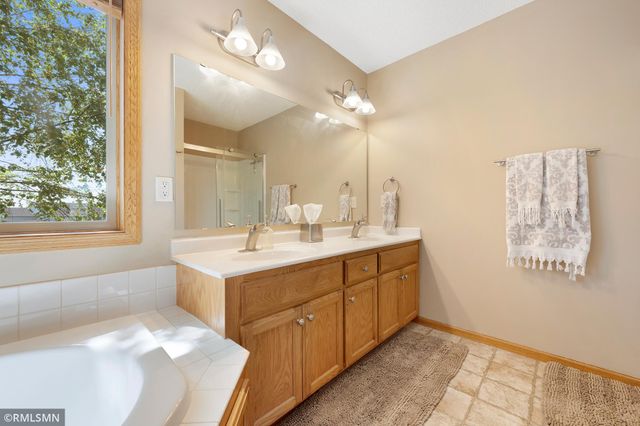 1774 Fox Run, Shakopee, MN 55379